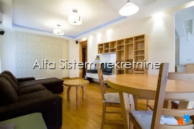 Trosoban stan u Belvillu - Novi Beograd (Blok 67)